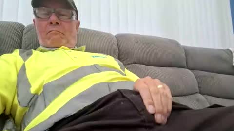 Snapshot of 211scudder chatting on October 14, 2:35 pm 211skoosh online show from October 14, 2:35 pm