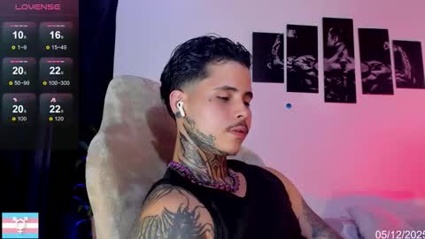 Stefan online show from December 5, 9:33 pm