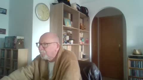 Snapshot of 7thsojourn chatting on February 4, 9:28 am  Papi  online show from February 4, 9:28 am