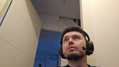 8inchdude93 online show from February 5, 3:08 pm