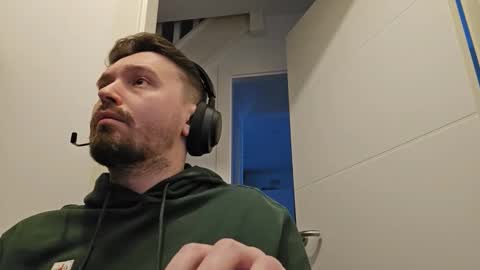 8inchdude93 online show from January 7, 9:58 am