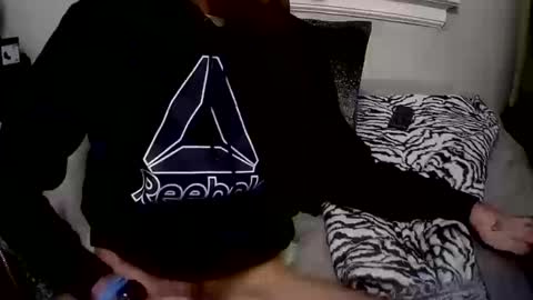 Snapshot of 90210screamer chatting on October 17, 10:36 pm 90210screamer online show from October 17, 10:36 pm