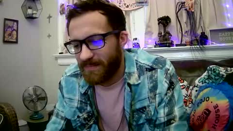 Snapshot of 90210screamer chatting on February 9, 10:32 pm 90210screamer online show from February 9, 10:32 pm