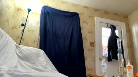 Snapshot of 94stoner chatting on February 16, 6:54 pm Topher online show from February 16, 6:54 pm