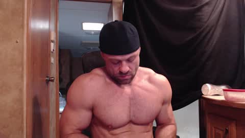 9 fat inches online show from December 18, 8:25 pm