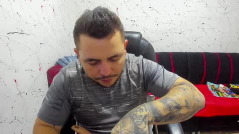 Snapshot of _ace_ventura chatting on January 2, 2:57 pm     ----       online show from January 2, 2:57 pm