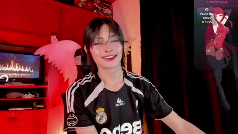 Angell Dustt  online show from April 15, 1:38 am