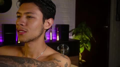 Snapshot of _billy_j chatting on December 21, 12:42 am BILLY online show from December 21, 12:42 am