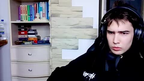 Snapshot of _crise_next_door_ chatting on October 6, 2:44 pm _crise_next_door_ online show from October 6, 2:44 pm