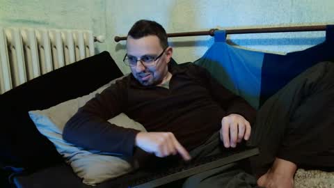 Manuel online show from March 9, 7:59 pm