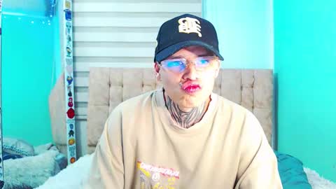 mod online show from March 4, 7:26 am