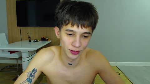 Snapshot of _kurt chatting on January 4, 3:18 am Kurt online show from January 4, 3:18 am