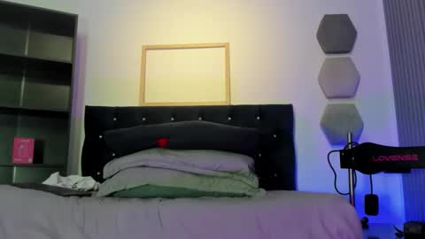 _maximo_1 online show from June 4, 2:56 pm