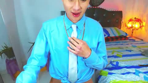 santi online show from March 22, 8:30 am