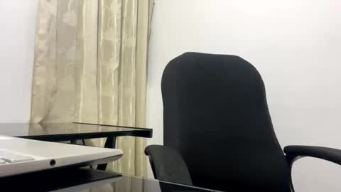 Juan Pablo-independent model online show from February 1, 4:03 am