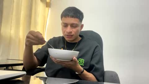 Juan Pablo-independent model online show from February 19, 9:25 pm