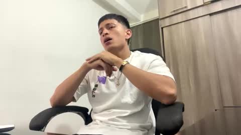 Juan Pablo-independent model online show from February 13, 10:00 pm