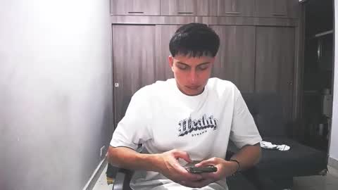 Juan Pablo-independent model online show from April 1, 4:36 am