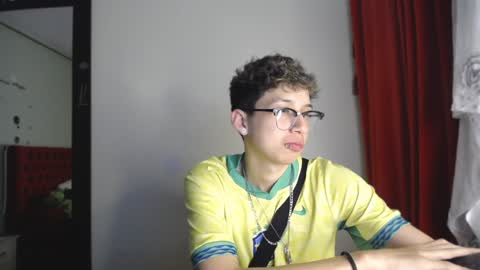 Snapshot of _thomas_hot_ chatting on December 22, 6:04 pm Thomas online show from December 22, 6:04 pm