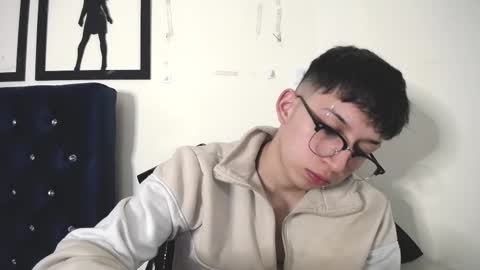 Snapshot of _thomas_hot_ chatting on September 17, 1:06 am Thomas online show from September 17, 1:06 am