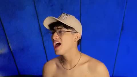 Aaron Ezequiel online show from October 9, 11:31 pm