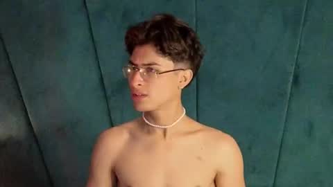 Aaron Ezequiel online show from October 5, 11:31 pm