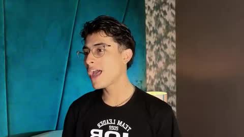 Aaron Ezequiel online show from October 14, 9:33 pm