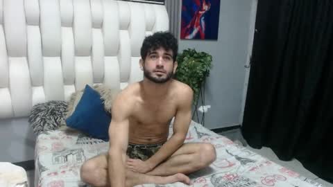 aaron_jones_1 online show from May 23, 4:51 am