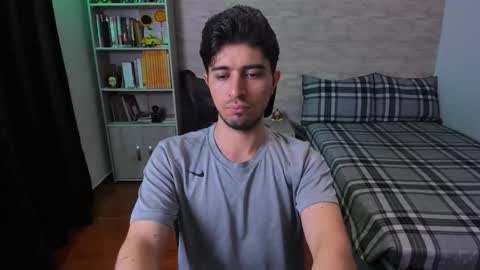 Aaron online show from November 10, 6:46 pm