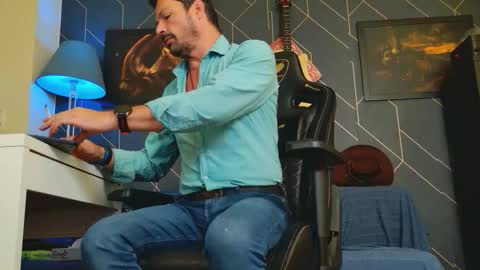 Aaron online show from October 5, 7:45 am