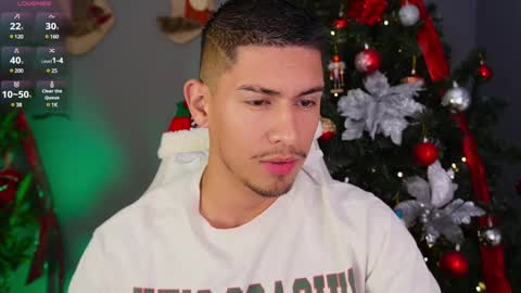 Snapshot of aaronfox_ chatting on December 25, 11:10 pm AARON  online show from December 25, 11:10 pm