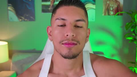 Snapshot of aaronfox_ chatting on January 26, 11:50 am AARON  online show from January 26, 11:50 am