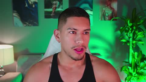 Snapshot of aaronfox_ chatting on January 23, 10:32 am AARON  online show from January 23, 10:32 am