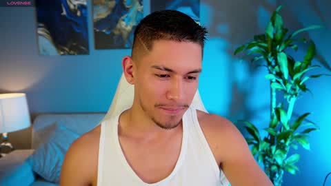 Snapshot of aaronfox_ chatting on January 2, 7:51 pm AARON  online show from January 2, 7:51 pm
