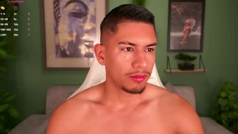 Snapshot of aaronfox_ chatting on February 8, 9:03 am AARON  online show from February 8, 9:03 am