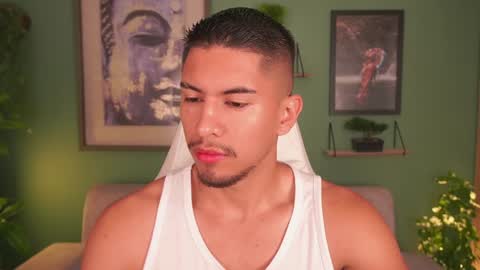 Snapshot of aaronfox_ chatting on February 4, 9:07 am AARON  online show from February 4, 9:07 am