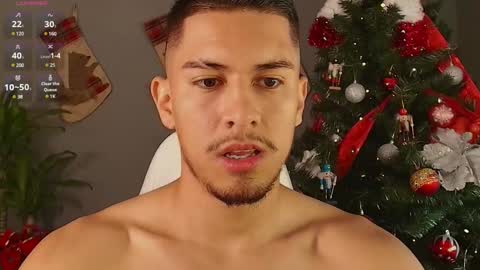 Snapshot of aaronfox_ chatting on December 10, 8:38 pm AARON  online show from December 10, 8:38 pm