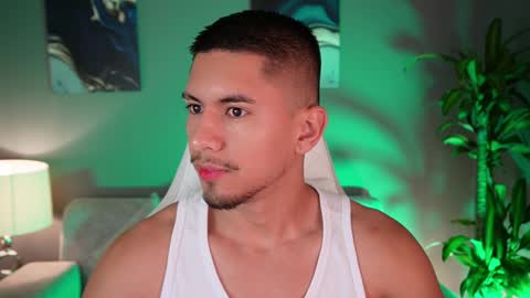 Snapshot of aaronfox_ chatting on January 20, 9:13 am AARON  online show from January 20, 9:13 am