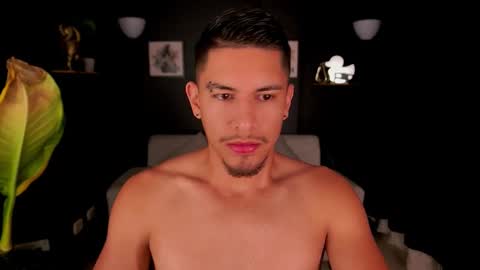 Snapshot of aaronfox_ chatting on September 11, 10:36 am AARON  online show from September 11, 10:36 am