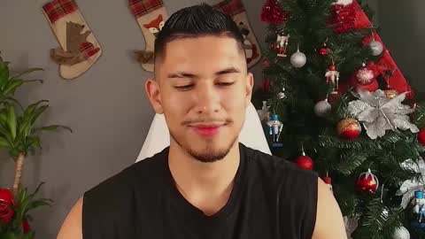 Snapshot of aaronfox_ chatting on December 2, 8:31 pm AARON  online show from December 2, 8:31 pm
