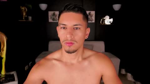 Snapshot of aaronfox_ chatting on September 18, 11:34 am AARON  online show from September 18, 11:34 am