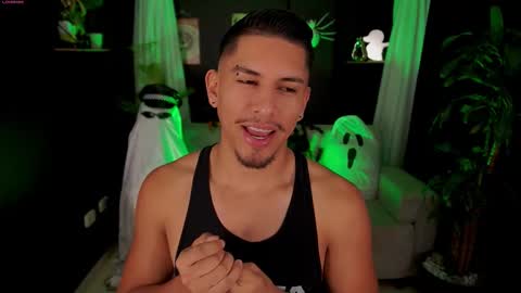 Snapshot of aaronfox_ chatting on October 10, 2:22 pm AARON  online show from October 10, 2:22 pm
