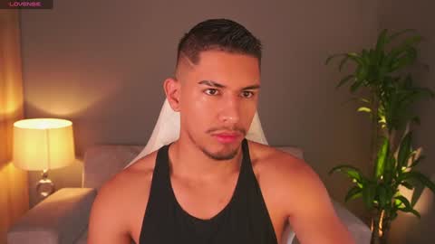 Snapshot of aaronfox_ chatting on February 2, 12:46 pm AARON  online show from February 2, 12:46 pm