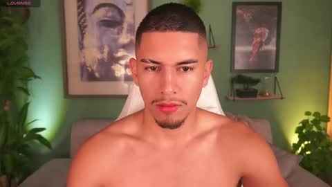 Snapshot of aaronfox_ chatting on February 19, 7:39 am AARON  online show from February 19, 7:39 am