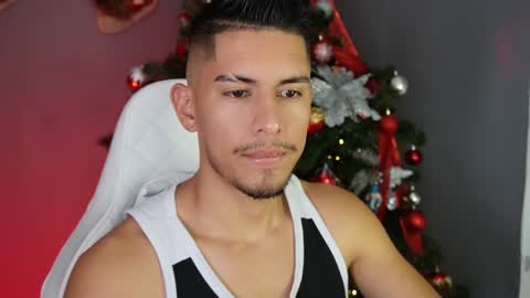 Snapshot of aaronfox_ chatting on December 13, 2:10 am AARON  online show from December 13, 2:10 am