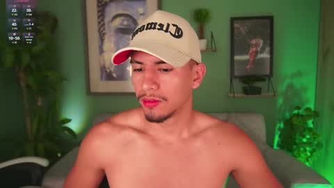 Snapshot of aaronfox_ chatting on February 27, 9:22 am AARON  online show from February 27, 9:22 am