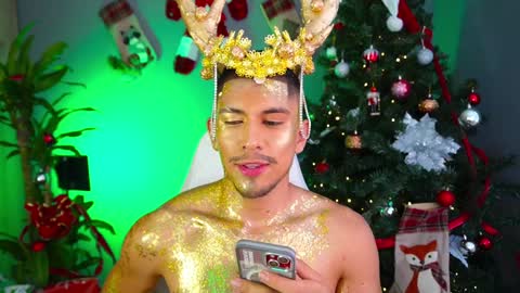 Snapshot of aaronfox_ chatting on December 28, 5:03 pm AARON  online show from December 28, 5:03 pm