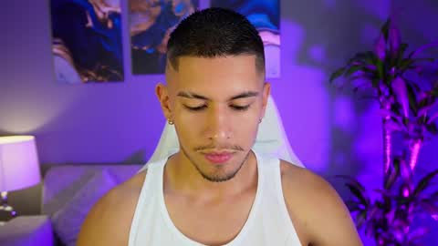 Snapshot of aaronfox_ chatting on January 5, 11:44 pm AARON  online show from January 5, 11:44 pm
