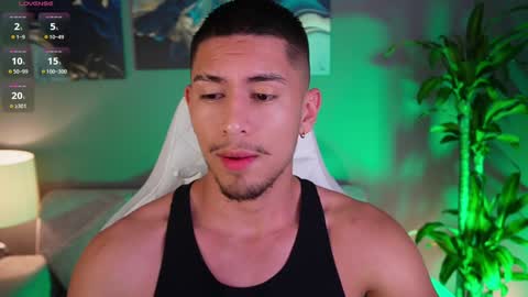 Snapshot of aaronfox_ chatting on January 15, 11:51 pm AARON  online show from January 15, 11:51 pm