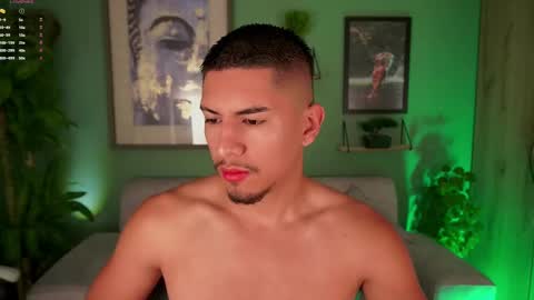Snapshot of aaronfox_ chatting on March 3, 12:10 pm AARON  online show from March 3, 12:10 pm